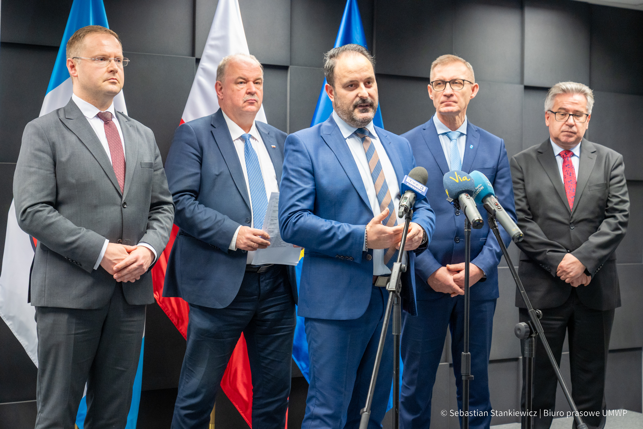 Zdjęcie - podpisanie umowy
